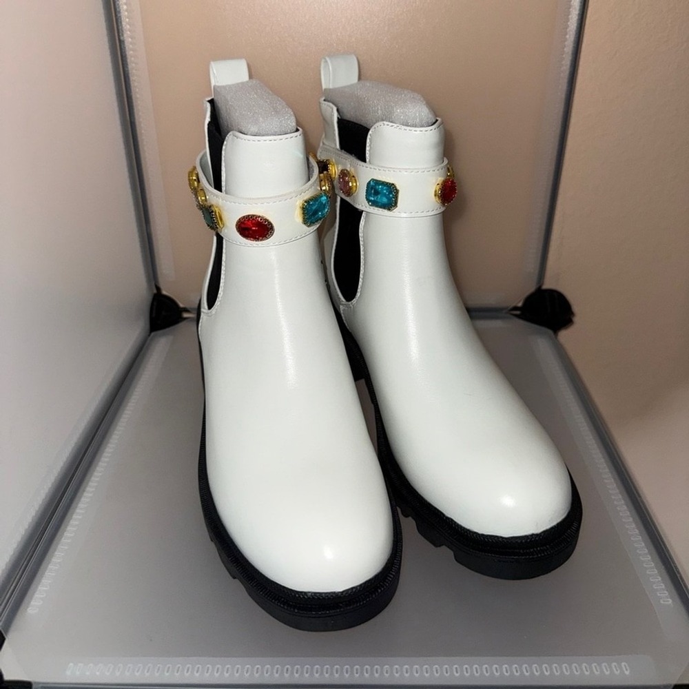 Forever Link Women's Chelsea Studded Strap Chunky Ankle Boots White Size 6 New